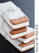 Ice cream biscuits. Стоковое фото, фотограф Elina Manninen / PantherMedia / Фотобанк Лори