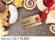 golden tag with sweet christmas. Стоковое фото, фотограф Nadja Blume / PantherMedia / Фотобанк Лори