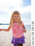 Young girl at beach. Стоковое фото, фотограф Elina Manninen / PantherMedia / Фотобанк Лори