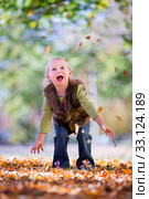 cute little girl throwing autumn leaves. Стоковое фото, фотограф Mariusz Blach / PantherMedia / Фотобанк Лори