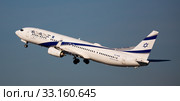 Israel Airlines Boeing 737-900ER 4X-EHE taking off from Barcelona Airport (2020 год). Редакционное фото, фотограф Яков Филимонов / Фотобанк Лори