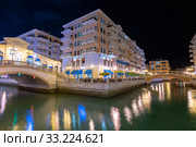 Doha, Qatar - Nov 22. 2019. District Qanat Quartier on Pearl Island. Редакционное фото, фотограф Володина Ольга / Фотобанк Лори