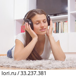 Happy Carefree Beautiful Young Woman. Стоковое фото, фотограф Mitar gavric / PantherMedia / Фотобанк Лори