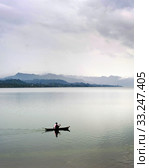 Balinese fisherman ona lake. Стоковое фото, фотограф Ivan Tykhyi / PantherMedia / Фотобанк Лори