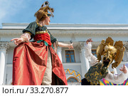Сцена из оперы "Геракл и золотой апельсин" на террасе Елагина дорца в рамках фестиваля тюльпанов 2019 года. Санкт-Петербург. Редакционное фото, фотограф Александр Щепин / Фотобанк Лори