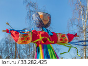 Широкая Масленица. Чучело Масленицы на празднике в подмосковном поселке Островцы. Стоковое фото, фотограф Владимир Сергеев / Фотобанк Лори