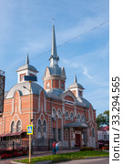 Russia, Khabarovsk, August 8, 2019: summer building of the Church of Evangelical Christians Baptists in the city of Khabarovsk. Редакционное фото, фотограф Катерина Белякина / Фотобанк Лори