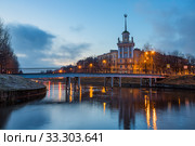 Колпино. Санкт-Петербург. Дом с башней и Комсомольский канал (2020 год). Редакционное фото, фотограф Литвяк Игорь / Фотобанк Лори