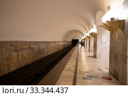 Москва. Метрополитен. Вестибюль станции "Авиамоторная" (2019 год). Редакционное фото, фотограф Литвяк Игорь / Фотобанк Лори