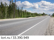Пустое шоссе Сургут-Когалым летом. Empty highway Surgut-Kogalym in summer. Стоковое фото, фотограф Евгений Романов / Фотобанк Лори