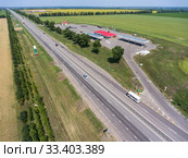 Freeway road with traffic lay-by to petrol station, wide and straight highway in plain terrain, view from above. Трасса М-4 Дон. Стоковое фото, фотограф Кекяляйнен Андрей / Фотобанк Лори