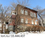 Старый дом по адресу: город Владивосток, улица Пушкинская, дом 15/1 (2020 год). Стоковое фото, фотограф Овчинникова Ирина / Фотобанк Лори
