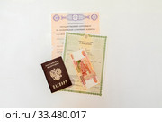 Выплаты по 5 тысяч рублей в месяц детям до 3 лет с апреля 2020 года. Маткапитал. Коронавирус, пандемия. Стоковое фото, фотограф Светлана Голинкевич / Фотобанк Лори