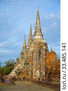 Утро на руинах древнего буддистского храма Wat Phra Si Sanphet. Аютхая, Таиланд (2017 год). Стоковое фото, фотограф Виктор Карасев / Фотобанк Лори