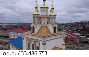 Вид сверху на храм во имя святого Апостола и Евангелиста Иоанна Богослова. Карпинск. Россия. Стоковое видео, видеограф Евгений Ткачёв / Фотобанк Лори