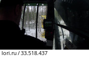 Механизированная рубка леса. Валочно-пакетирующая машина John Deere 903K в работе. Mechanized felling clearing. John Deere 903K feller buncher at work. (2020 год). Редакционное видео, видеограф Евгений Романов / Фотобанк Лори
