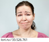 Смущенная женщина, поджавшая губы, портрет. Стоковое фото, фотограф Кекяляйнен Андрей / Фотобанк Лори
