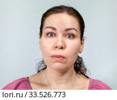 Шок и изумление на лице взрослой женщины, широко открытые глаза. Стоковое фото, фотограф Кекяляйнен Андрей / Фотобанк Лори