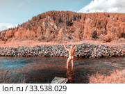 Nude elderly man stands in a mountain river and communicates with nature. Стоковое фото, фотограф Акиньшин Владимир / Фотобанк Лори