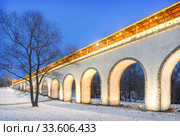 Арки акведука Arches of the Rostokinsky aqueduct (2020 год). Стоковое фото, фотограф Baturina Yuliya / Фотобанк Лори