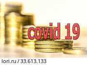 ,, Covid 19 '' на фоне монет  и денег . Концепция расходов на прекращение распространения вирусной инфекции ,, Covid 19 '' . Стоковое фото, фотограф Сергеев Валерий / Фотобанк Лори