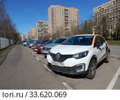 Автомобиль каршеринга Яндекс Драйв. Камчатская улица. Район Гольяново. Город Москва (2020 год). Редакционное фото, фотограф lana1501 / Фотобанк Лори