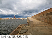 Спуск к Неве на Малоохтинской набережной. Санкт-Петербург (2020 год). Стоковое фото, фотограф Сергей Афанасьев / Фотобанк Лори