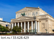 View of the Bolshoi theater on a sunny summer day, Moscow, Russia (2013 год). Стоковое фото, фотограф Наталья Волкова / Фотобанк Лори