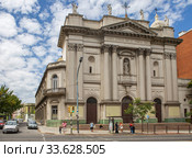 Монтевидео. Уругвай. Базилика Нуэстра-Сеньора-дель-Кармен (Basílica Nuestra Señora del Carmen) (2020 год). Редакционное фото, фотограф Галина Савина / Фотобанк Лори