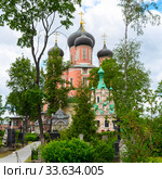 Соборный храм в честь иконы Богородицы, именуемой Донской (Большой собор). Храм преподобного Иоанна Лествичника. Донской монастырь. Москва (2019 год). Редакционное фото, фотограф Александр Щепин / Фотобанк Лори