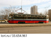 Трамвай 2162 на маршруте номер 16. Россия, город Москва, Чертановская улица (2018 год). Редакционное фото, фотограф Щеголева Ольга / Фотобанк Лори
