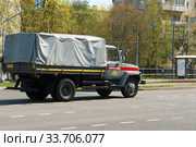 Автомобиль Росгвардии едет по улице (2020 год). Редакционное фото, фотограф Щеголева Ольга / Фотобанк Лори