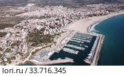 Picturesque aerial view of Mediterranean coastal town of Torredembarra with yachts moored in harbor, Tarragona, Spain (2019 год). Стоковое видео, видеограф Яков Филимонов / Фотобанк Лори