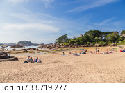Перрос-Гирек (Perros-Guirec), Франция. Живописный пляж на берегу Розового гранита. (2017 год). Редакционное фото, фотограф Rokhin Valery / Фотобанк Лори