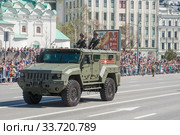 Российский бронированный автомобиль повышенной защищённости «Тайфуненок» КамАЗ-53949 с экипаже едет после парада в честь Дня Победы по Новому Арбату в Москве, вид спереди (2018 год). Редакционное фото, фотограф Малышев Андрей / Фотобанк Лори