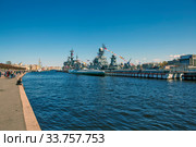Военные корабли на праздновании Дня Победы - 9 мая 2020. Учебный корабль «Перекоп» (проект 887), МПК-205 "Казанец" (бортовой № 311) – малый противолодочный корабль проекта 1331М и дизельная подводная лодка С-189. Набережная Лейтенанта Шмидта. Санкт-Петербург. Редакционное фото, фотограф Сергей Афанасьев / Фотобанк Лори