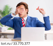 Businessman throwing dart in business concept. Стоковое фото, фотограф Elnur / Фотобанк Лори