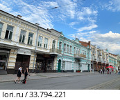 Историческая улица - проспект Мира, дома 16, 14, 12. Владикавказ. Республика Северная Осетия — Алания (2019 год). Редакционное фото, фотограф Овчинникова Ирина / Фотобанк Лори