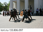 Рыцарское сражение - 5х5, "стенка на стенку" (2019 год). Редакционное фото, фотограф Марина Шатерова / Фотобанк Лори