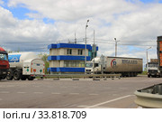 Стационарный пункт ГИБДД на въезде в город.  Липецк. (2020 год). Редакционное фото, фотограф Евгений Будюкин / Фотобанк Лори