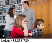Parents having bad row while their children at home. Стоковое фото, фотограф Яков Филимонов / Фотобанк Лори
