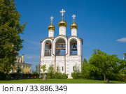Звонница Свято-Никольского Переславского женского монастыря  солнечным июльским днем. Переславль-Залесский, Золотое кольцо России (2016 год). Стоковое фото, фотограф Виктор Карасев / Фотобанк Лори