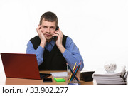 tired employee talking on the phone in an office setting. Стоковое фото, фотограф Иванов Алексей / Фотобанк Лори