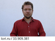 Портрет мужчины с бородой с разными эмоциями на лице. Стоковое фото, фотограф Кузнецов Максим / Фотобанк Лори