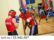 Кубинские и Российские боксёры во время тренировки (2008 год). Редакционное фото, фотограф Дмитрий Неумоин / Фотобанк Лори