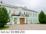 Свято-Троицкая Сергиева Лавра. Митрополичьи (Патриаршие) покои (1778). Город Сергиев Посад, Московская область. Золотое кольцо России (2019 год). Стоковое фото, фотограф Елена Коромыслова / Фотобанк Лори