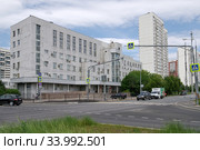 Москва. Никулинский районный суд. Мичуринский проспект, дом 17, корпус 1 (2020 год). Редакционное фото, фотограф Илюхина Наталья / Фотобанк Лори