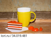 Handmade candles in the shape of a cake. Стоковое фото, фотограф Nataliia Zhekova / Фотобанк Лори