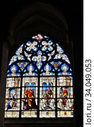 Витраж в кафедральном готическом соборе Сент-Этьен (Cathédrale Saint-Étienne de Bourges) в городе Бурж. Франция (2017 год). Стоковое фото, фотограф Вера Смолянинова / Фотобанк Лори