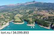 Serene summer landscape of Lake Serre-Poncon, artificial lake surrounded by French Alps, Provence-Alpes-Cote d Azur region. Стоковое видео, видеограф Яков Филимонов / Фотобанк Лори